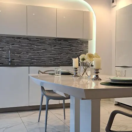 Apartment Krawiecka 6 *